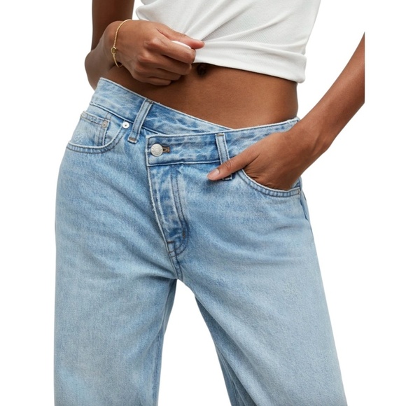 MADEWELL The Low-Slung Straight Jeans in Sevilla Light Wash Blue Loose Leg - Picture 2 of 13